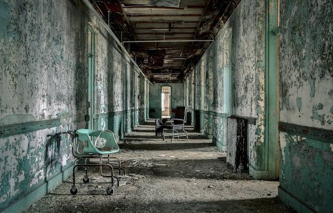 Striking Pictures of Abandoned Asylums in the U.S.