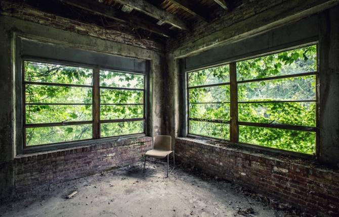 Striking Pictures of Abandoned Asylums in the U.S.