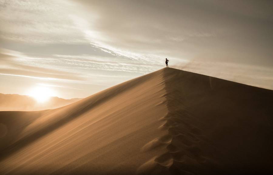 Breathtaking Photographs of Dunes in the Middle of the Death Valley