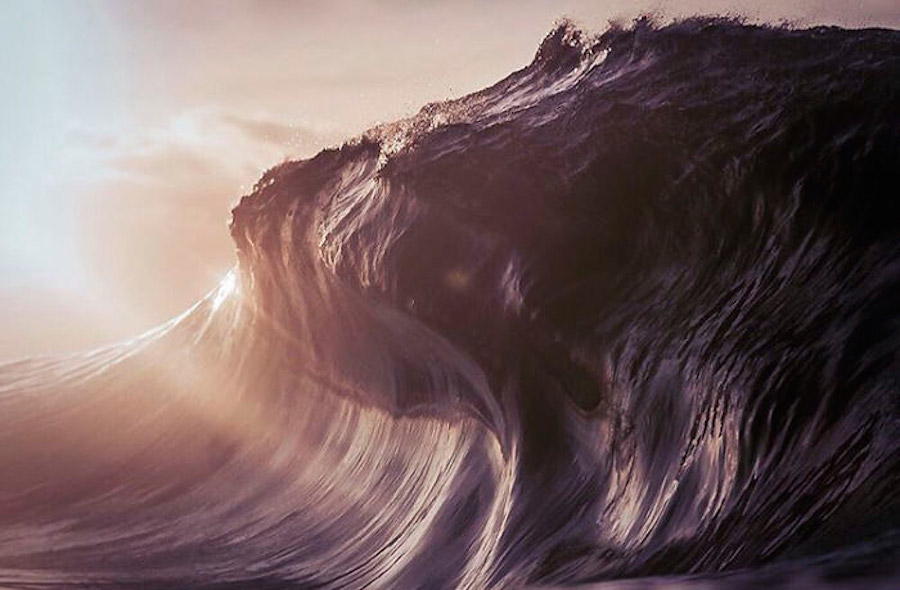 Impressive Photographs of Waves Looking Like Mountains-11