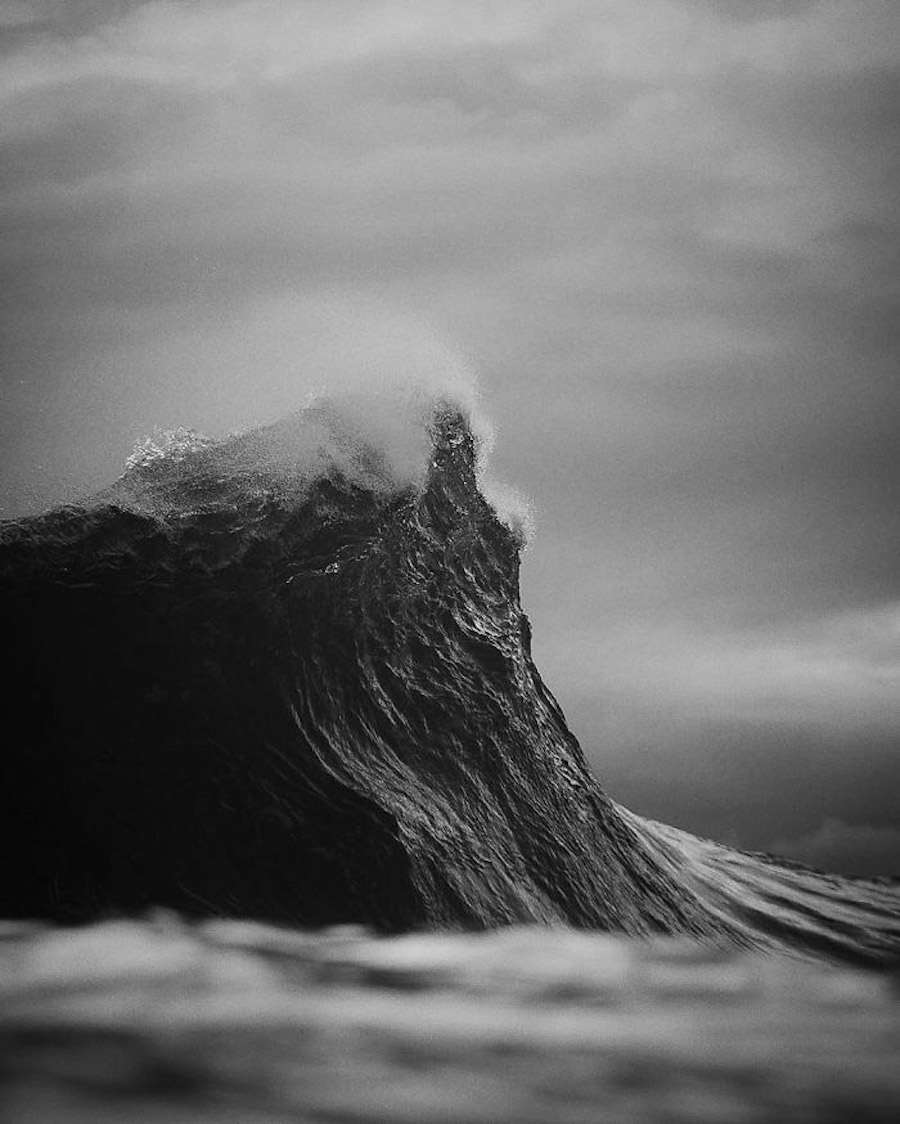 Impressive Photographs of Waves Looking Like Mountains-14