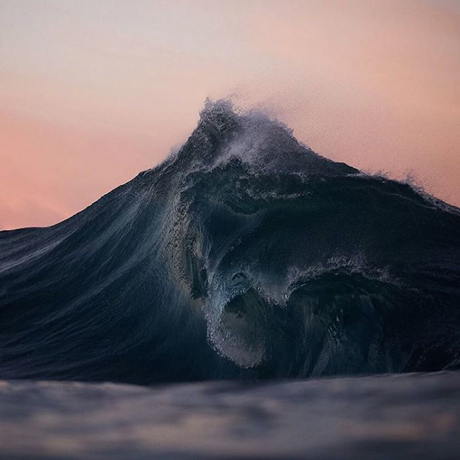Impressive Photographs of Waves Looking Like Mountains-15