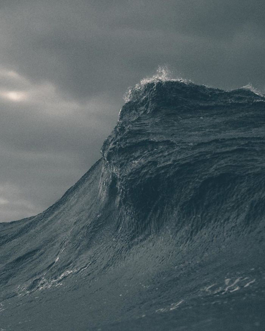 Impressive Photographs of Waves Looking Like Mountains-2