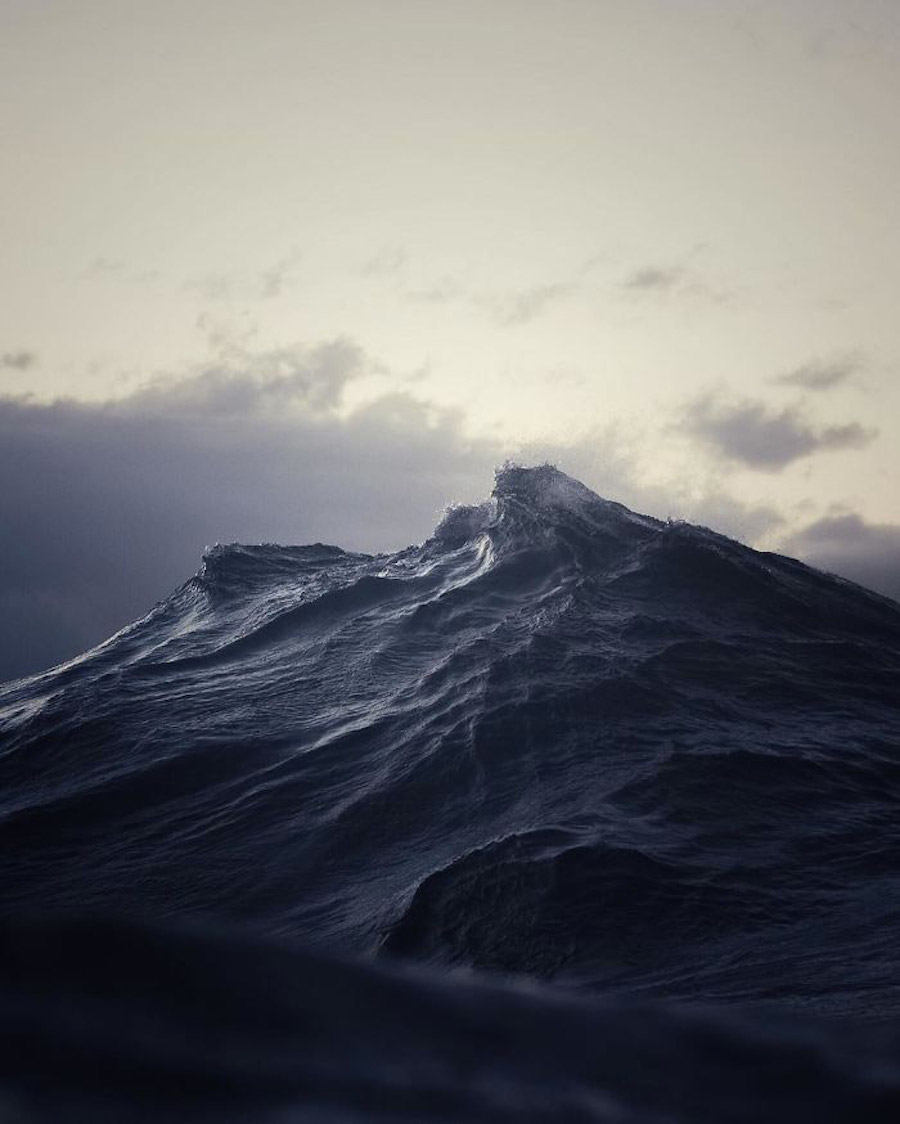Impressive Photographs of Waves Looking Like Mountains-4