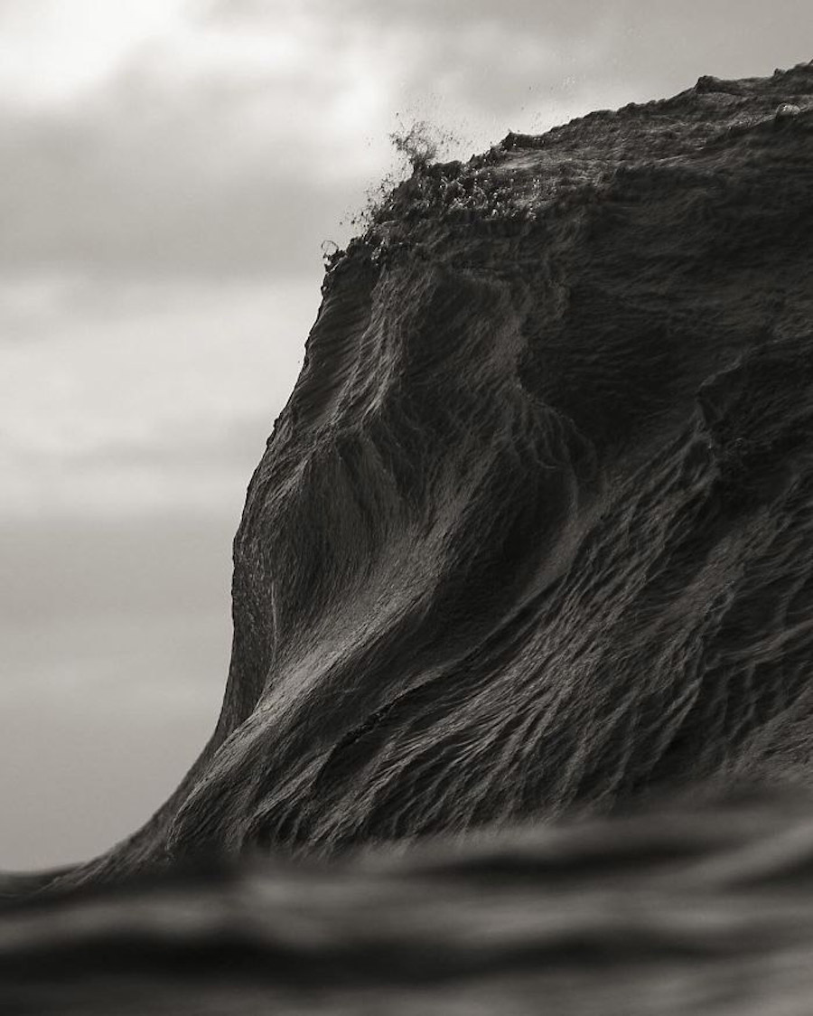 Impressive Photographs of Waves Looking Like Mountains-5