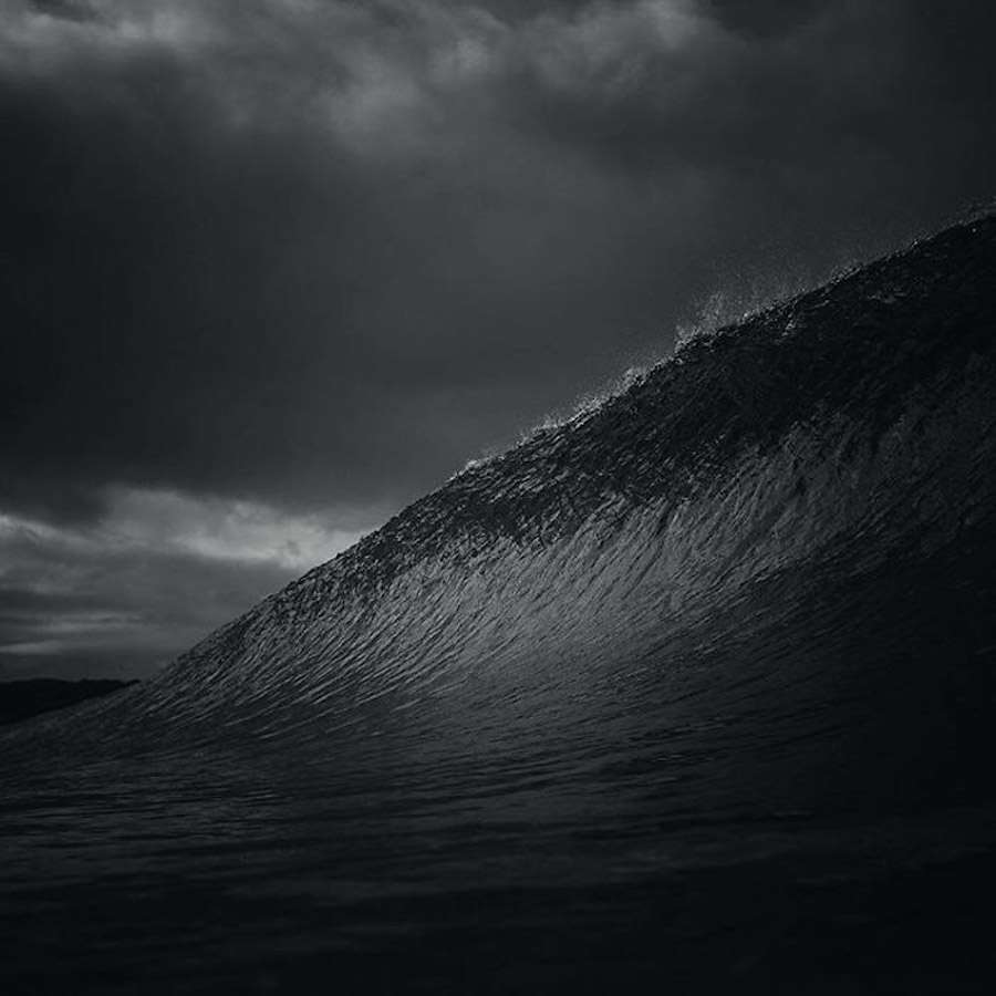 Impressive Photographs of Waves Looking Like Mountains-6