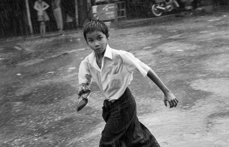 Fascinating Black & White Portraits of Burma