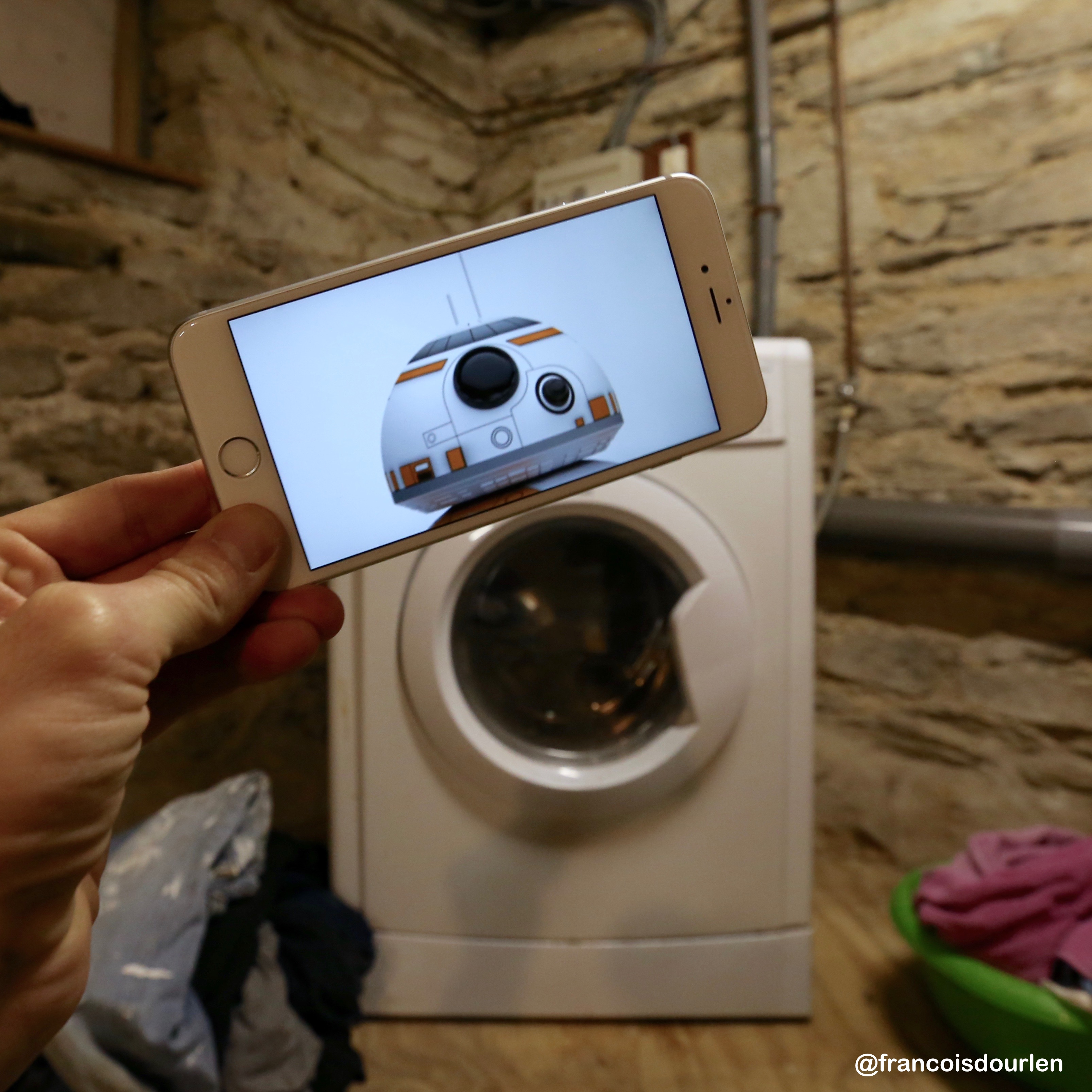 Smartphone Pictures Turning Reality into Funny Scenes
