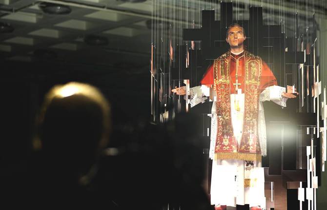 Michael Murphy « The Young Pope » Awesome Installation