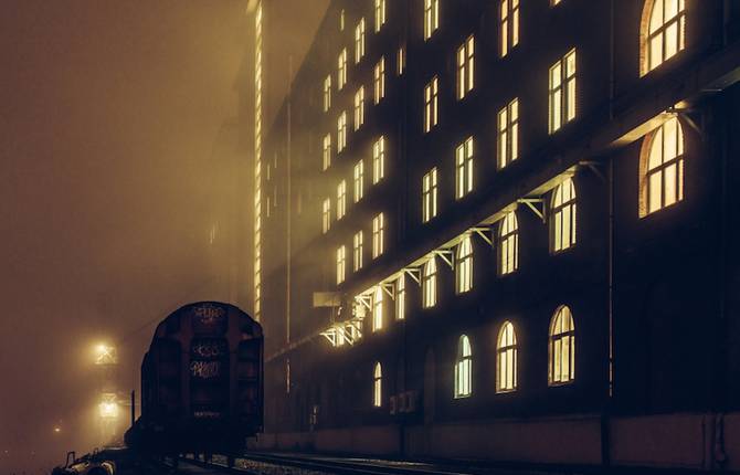 Enigmatic and Powerful Pictures of Cities at Night