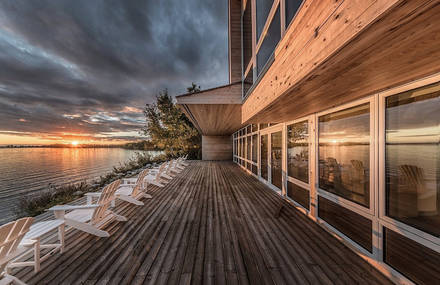 Superb Wooden Beach House in Canada