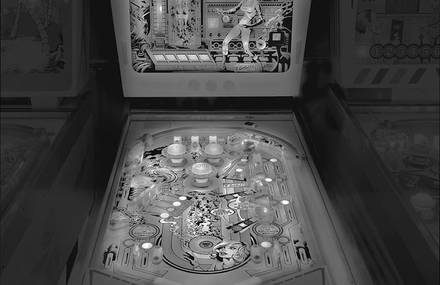 Black and White Pictures of Old Pinball Machines