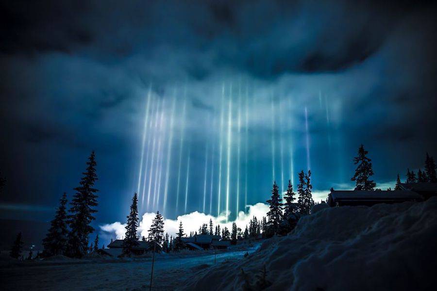 Amazing Pictures of Light Pillars Media