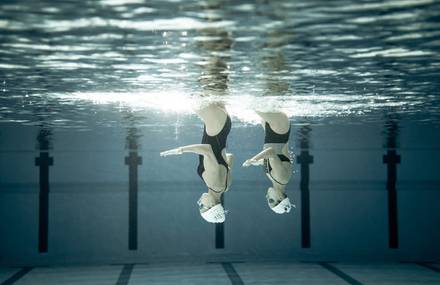Underwater Synchro-Swim Photography by Alex Voyer