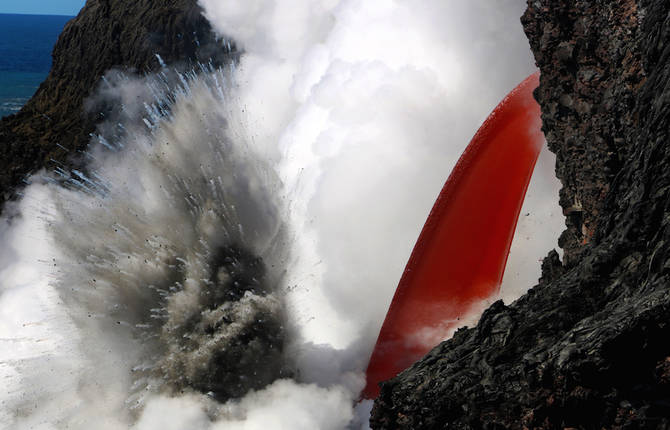 Incredible Encounter Between Hawaii Volcano and the Sea