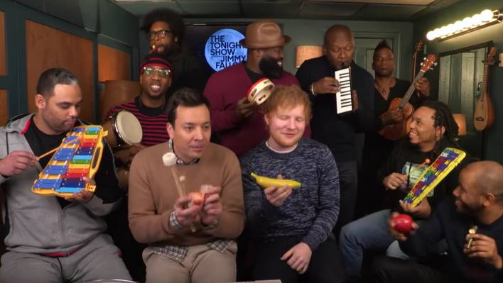 Jimmy Fallon, Ed Sheeran & The Roots Sing « Shape of You »