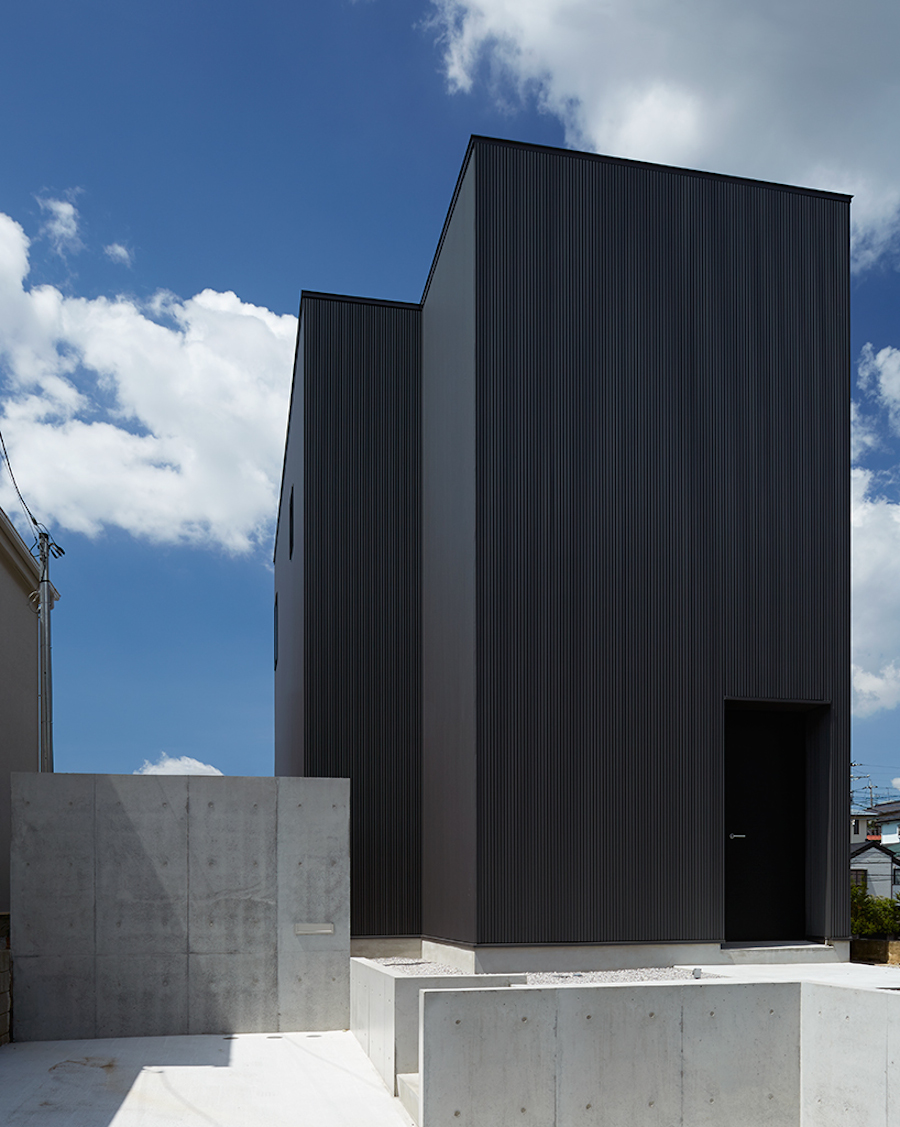 Alluring Black Box House in Tokyo