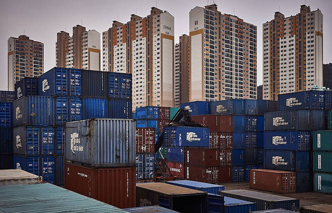 Fascinating Containers in Asian Ports