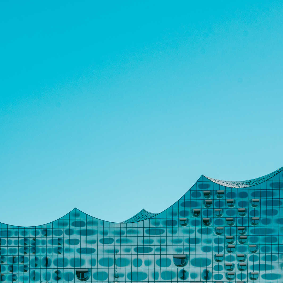 Minimal Colorful Squares of Hamburg Architecture