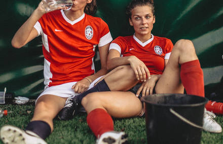 Behind the Scenes of the Women’s Soccer Team FC Je Moeder Belde
