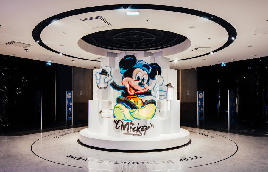 Mickey Mouse in an Impressive Anamorphic Artwork