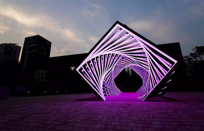Luminous & Concentric Tunnel by Yang Minha