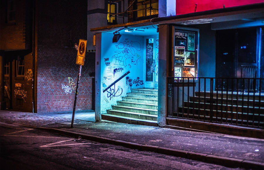 Mesmerizing Shots of Hamburg Streets at Night