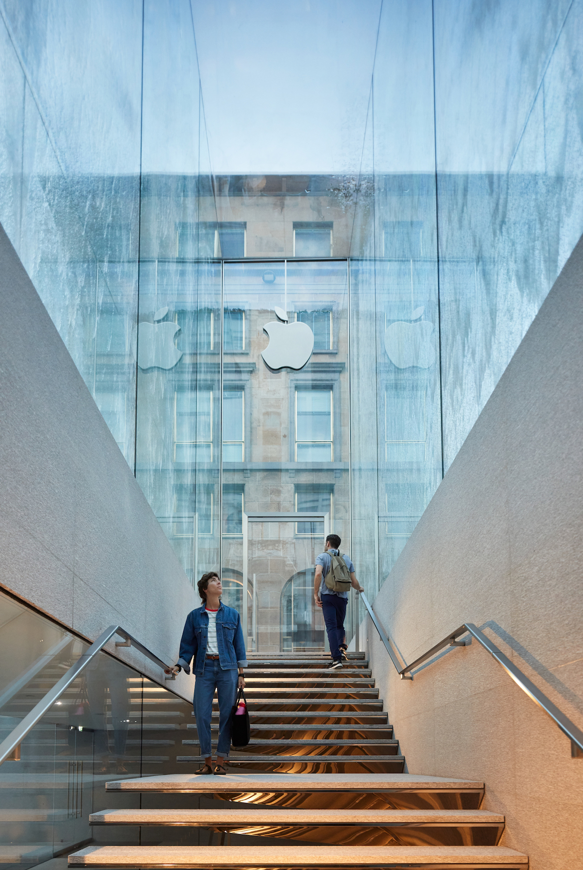4applemilan.jpg