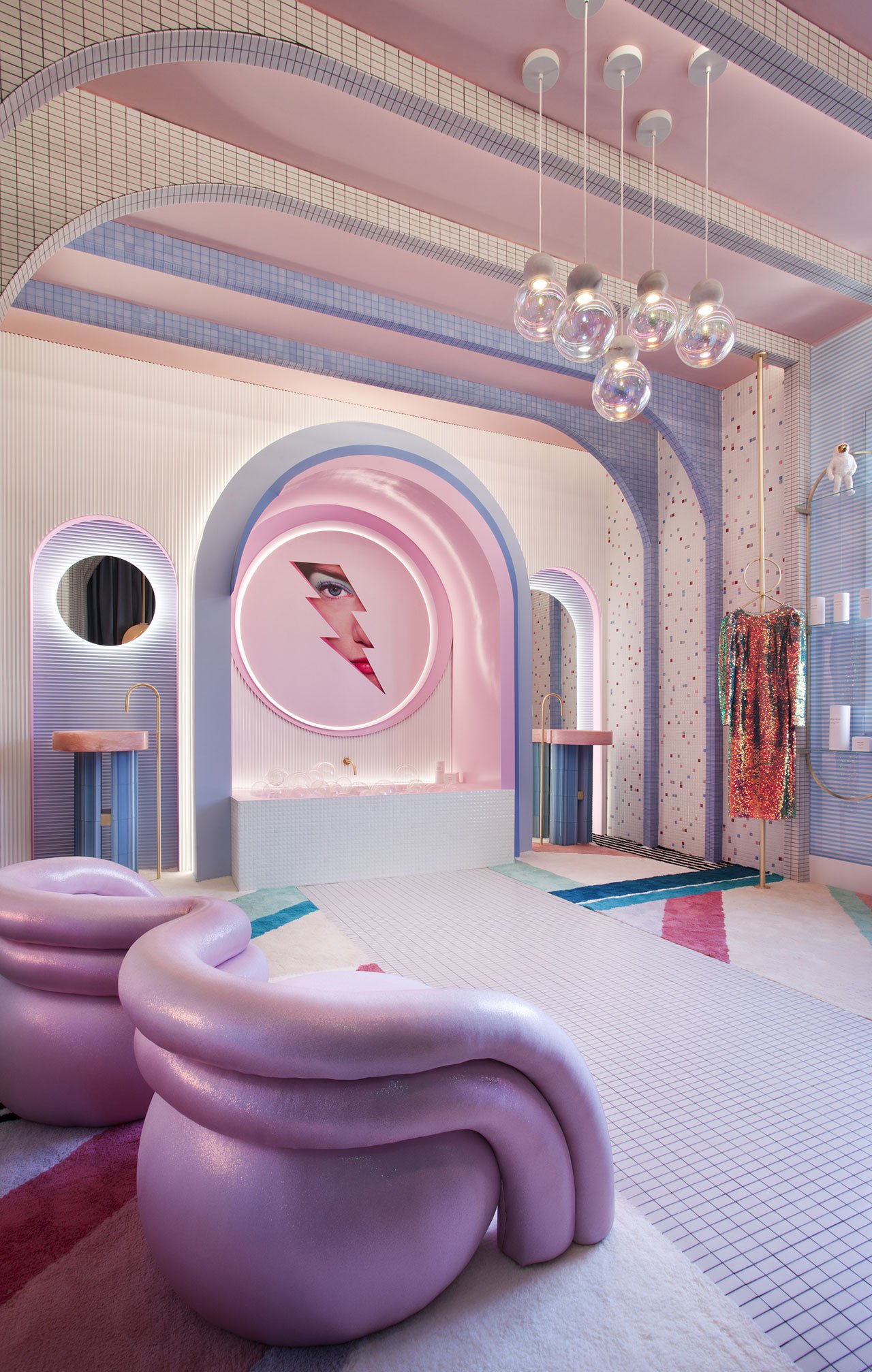 “Wonder Galaxy” a Retro-Futuristic Dressing Room – Fubiz Media