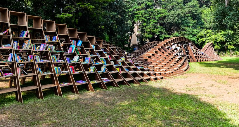 An Amazing Bookcase in the Open Air in India