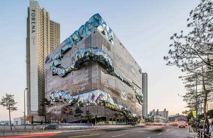 Spectacular Design of a Korean Shopping Center 