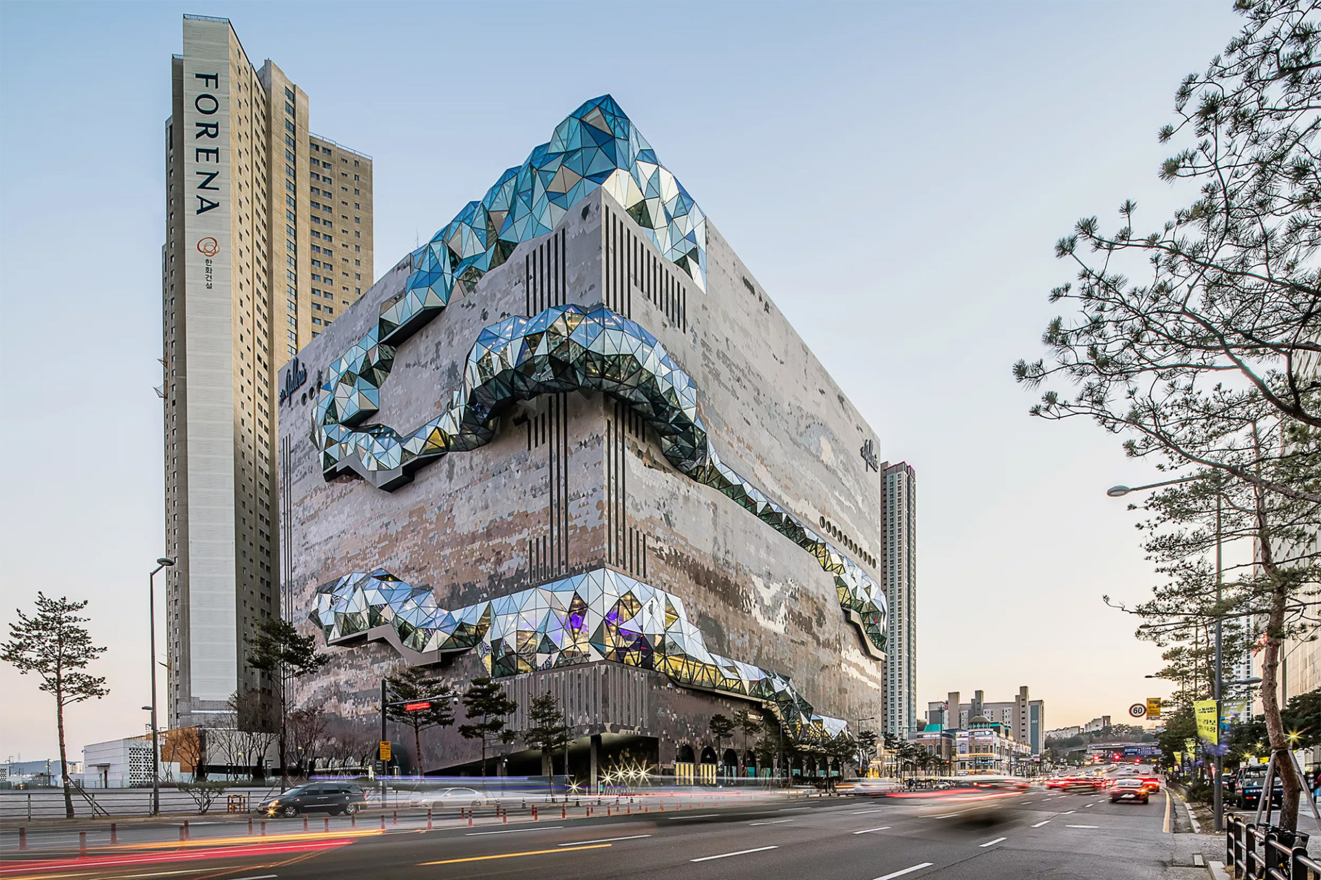 Spectacular Design of a Korean Shopping Center 