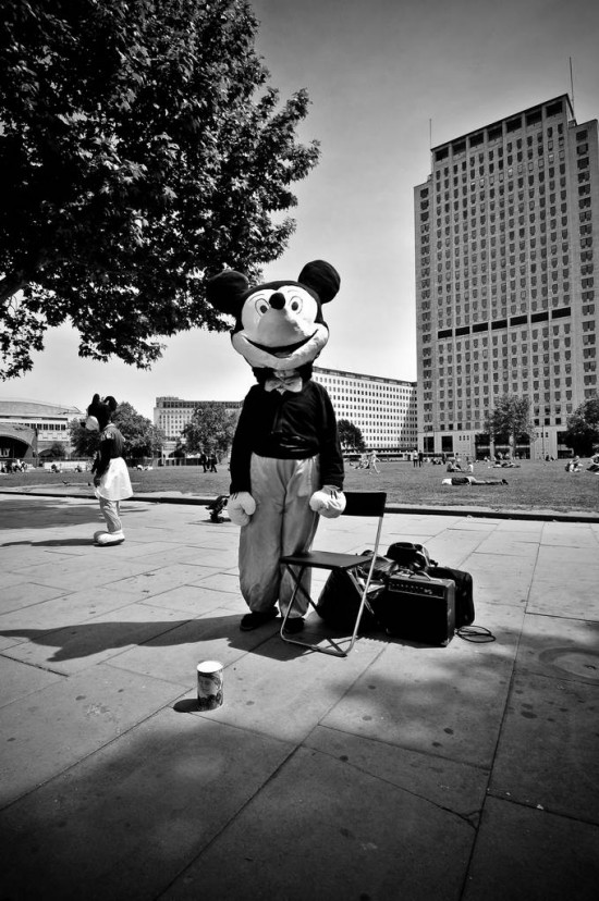 book-4585_resize-london-not-mickey