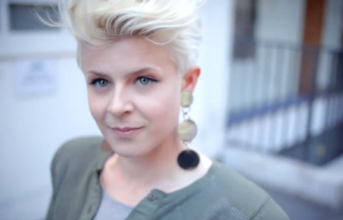 Robyn – Hang With Me