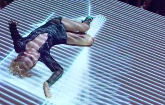 Kylie Minogue – Get Outta My Way