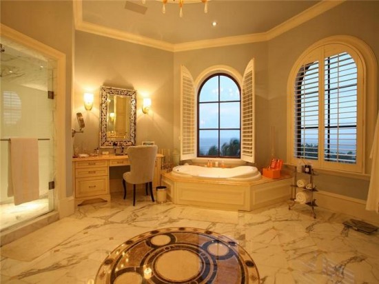 big-huge-en-suite-bathroom