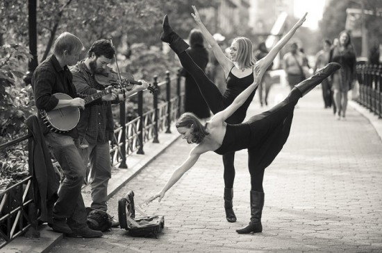 dance_couple_bw