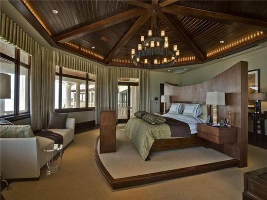 giant-master-bedroom-bed-in-middle