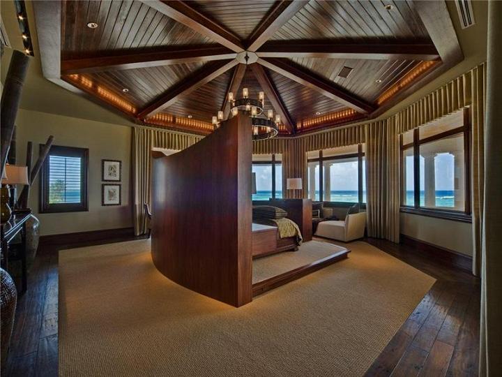 incredible-master-bedroom-bed-in-the-middle