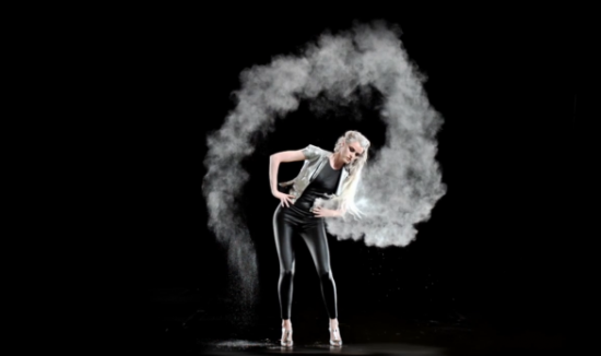 3d-holographic-fashion-show1