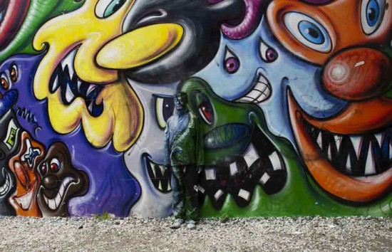 liu-bolin-graffiti-mural3