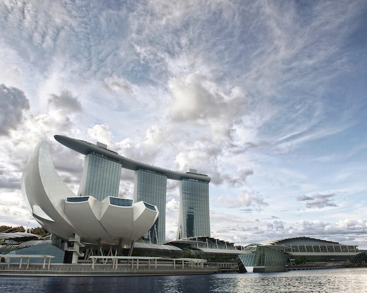 welcoming-hand-of-singapore8