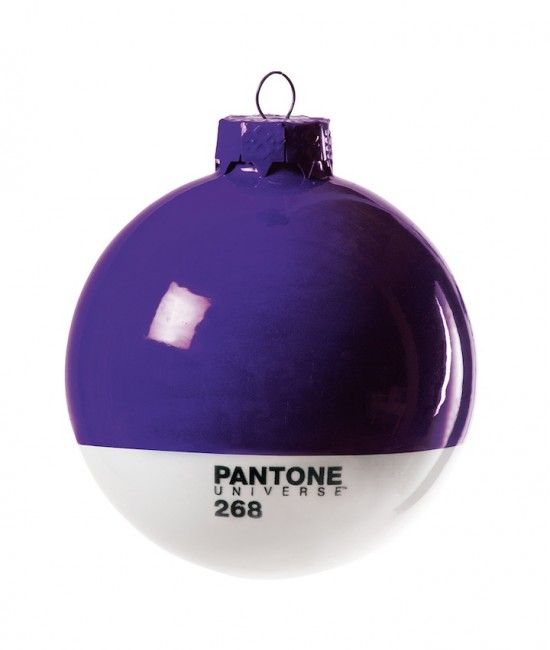 Pantone Xmas ball 268