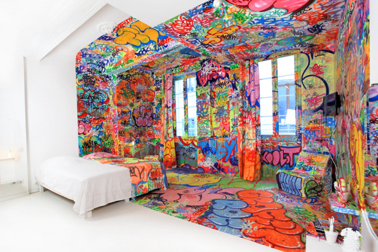 half-graffiti-hotel-room2