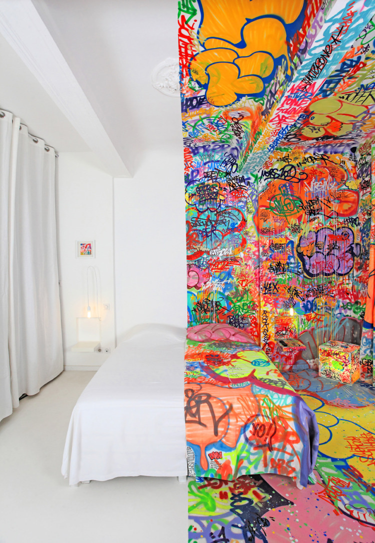 half-graffiti-hotel-room7