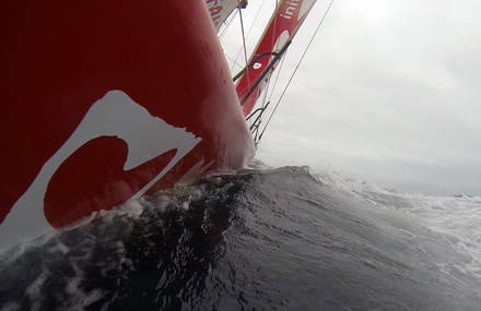 A bord d’un 60 pieds IMOCA avec le skipper Tanguy de Lamotte (Mission Test Tribord)