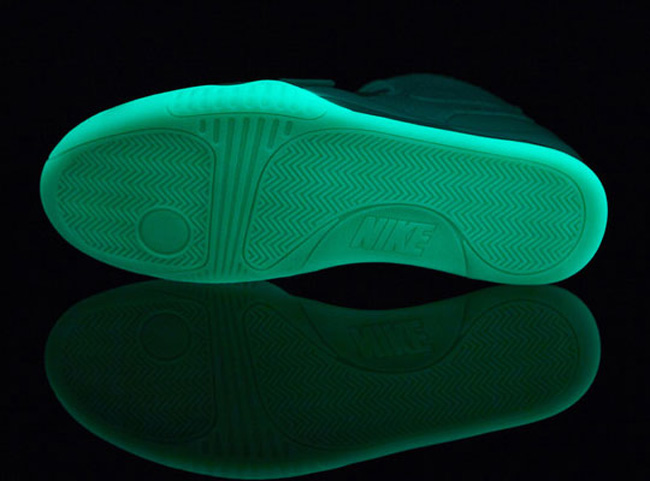 nike-air-yeezy-2-official-images-1