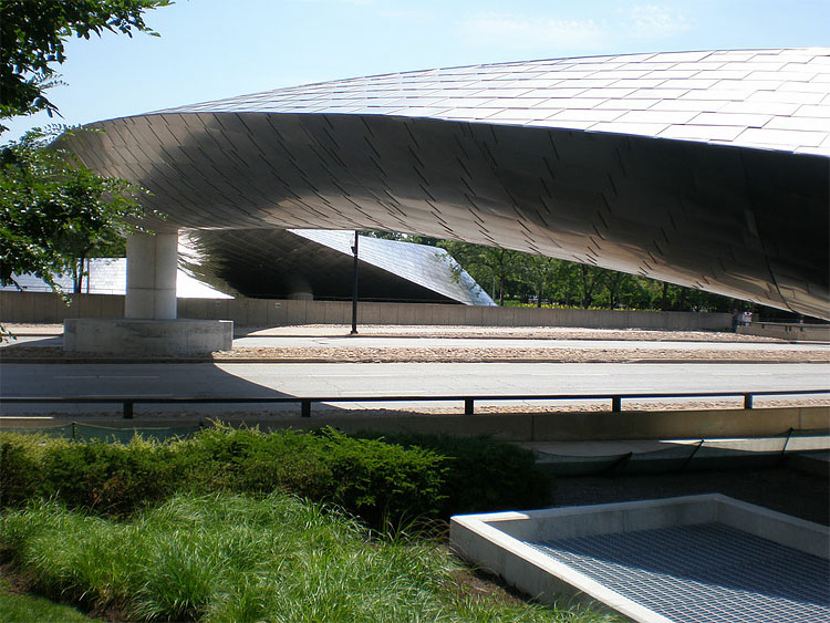 Bridge in Millennium Park2