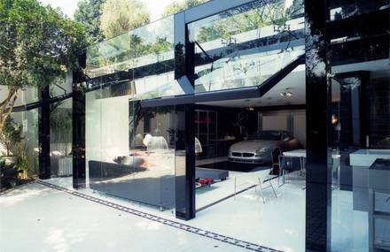 Modern Live-In Garage