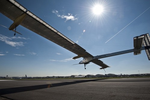 Solar-Impulse-airplane-green-aircraft-01